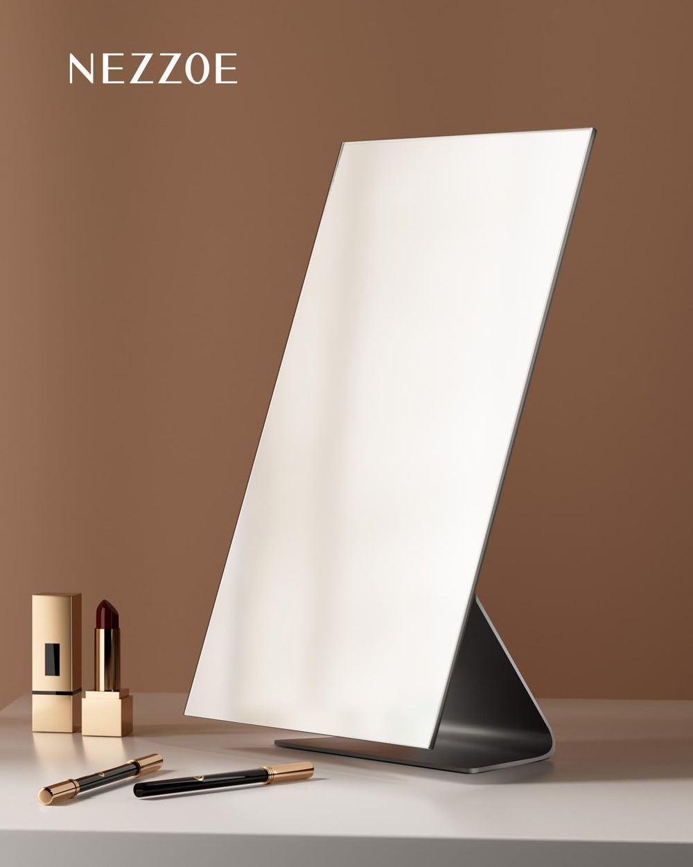 NEZZOE miroir stable et robuste, ideal pour routine soin quotidienne et presentations en boutique.