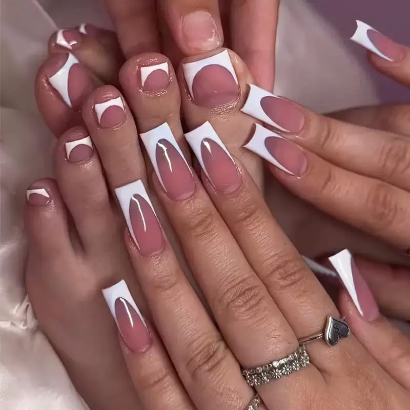 NHIXK ongles de pieds auto-adhésifs blancs carrés, aspect soigné.