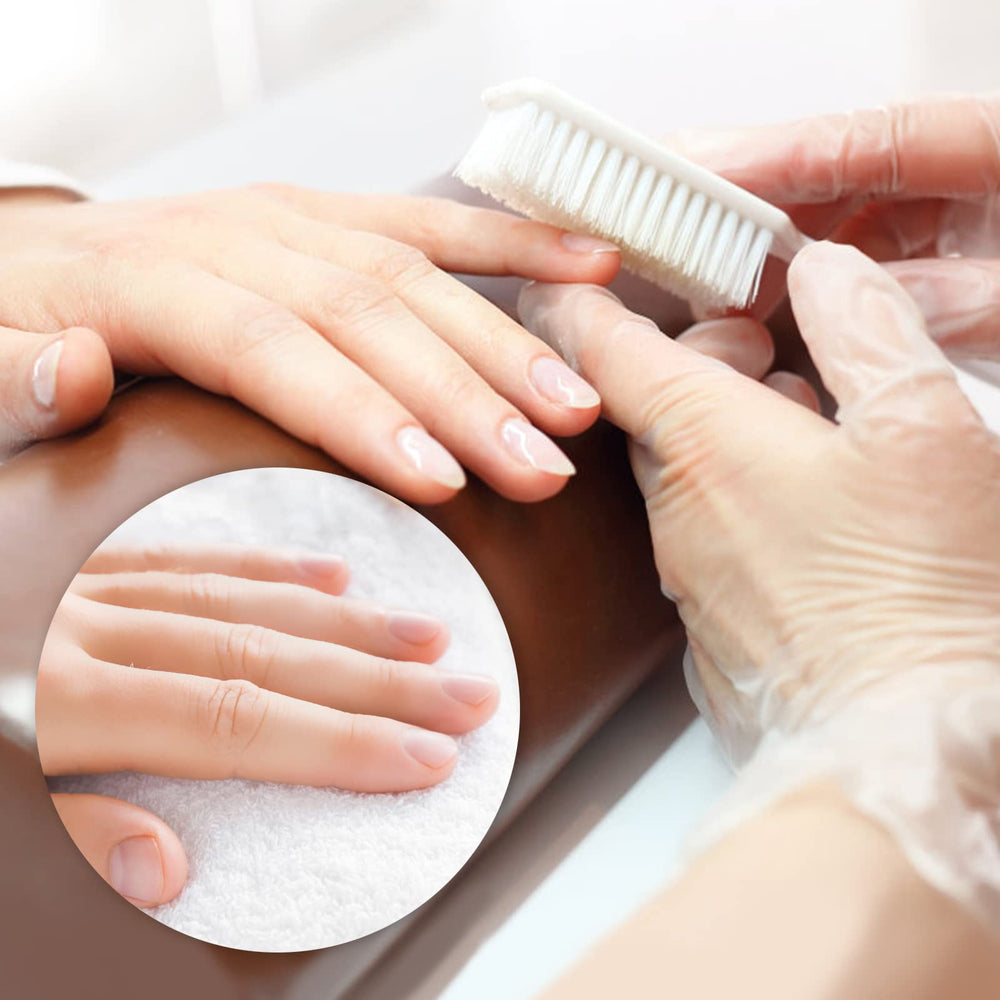 Brosse NICEMOVIC avec poils flexibles pour nettoyer délicatement les ongles.