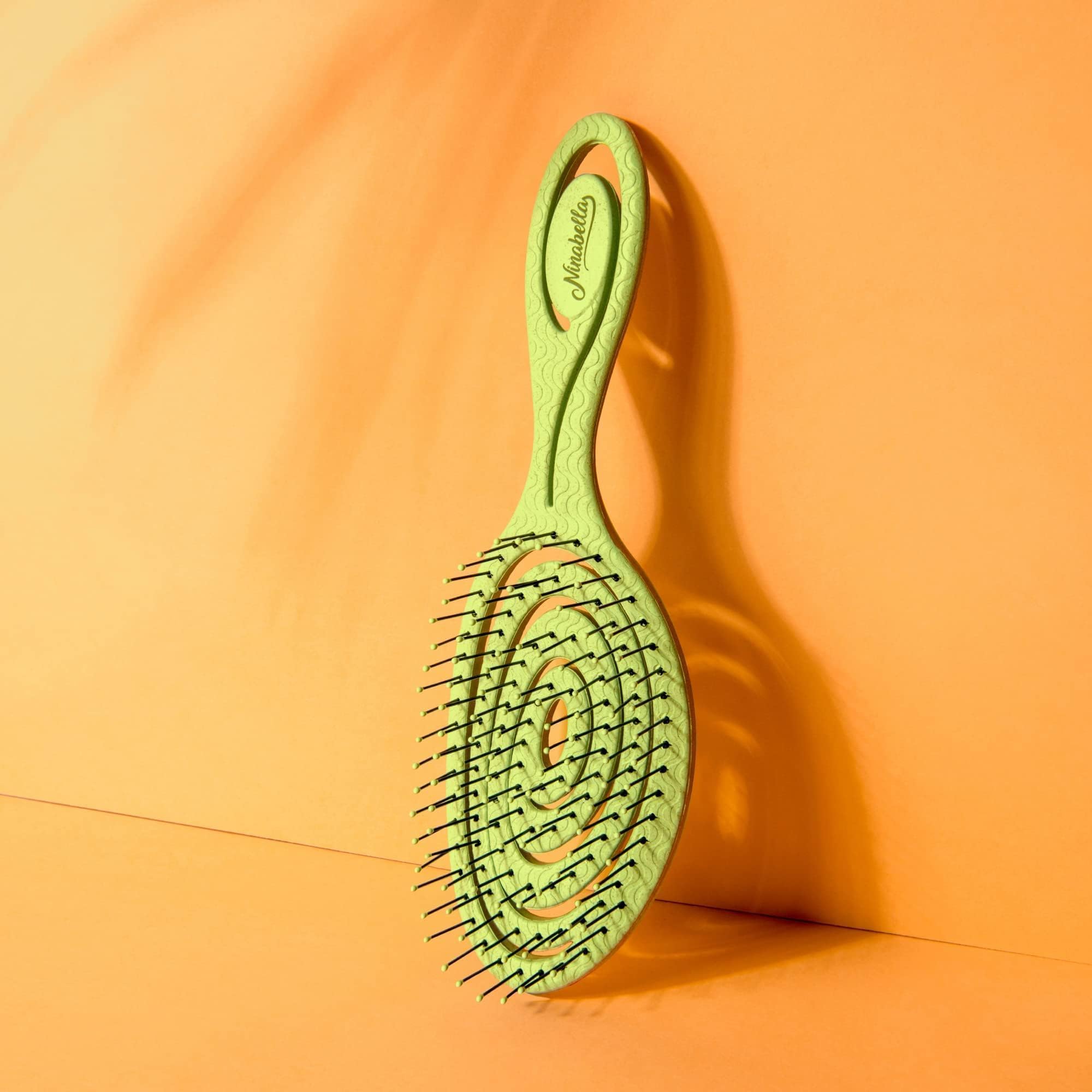Ninabella brosse pour cheveux frisés et lisses convient à toutes textures.