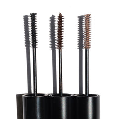 NINETEEN NINETY NINE Mascara teintant des cils, définition des sourcils grâce à la précision à pointe.