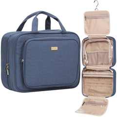 Trousse NISHEL ouverte montrant l’accès rapide aux essentiels lors d’un voyage