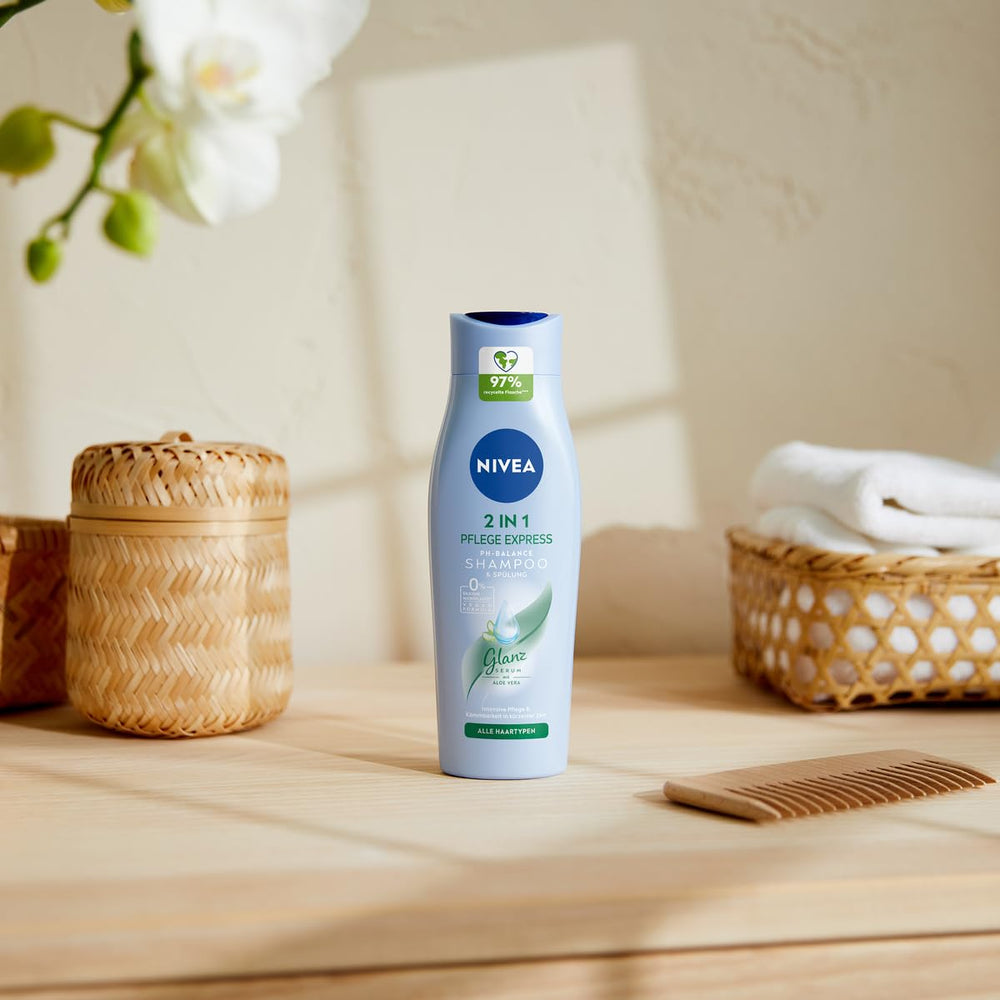 NIVEA 2-en-1, démonstration express de démêlage après lavage.