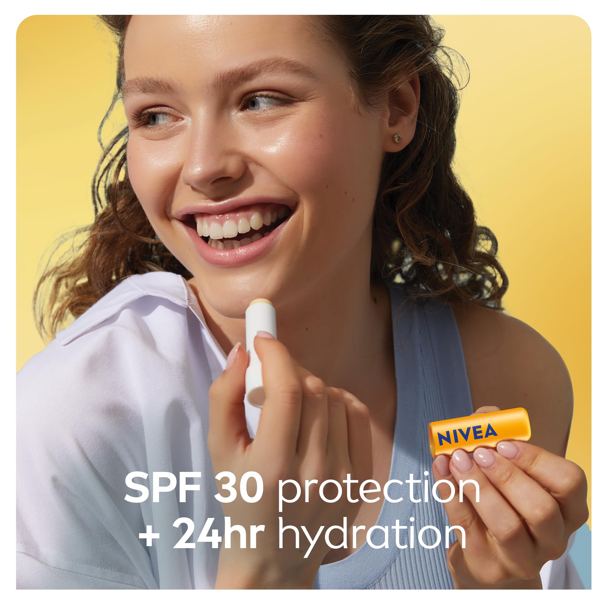 NIVEA Baume lèvres SPF30 application quotidienne, texture douce et facile à appliquer.