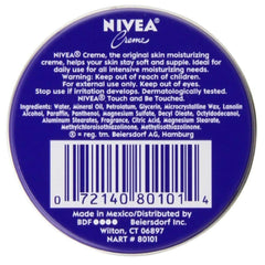 Crème NIVEA appliquée sur mains et visage, peau douce et nourrie.