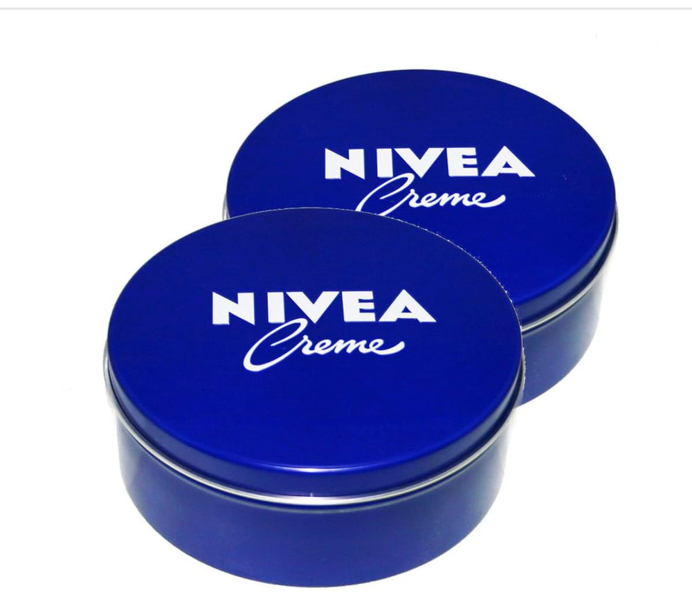 Crème NIVEA dans une boîte métallique de 250 ml, pratique à ranger à la maison.