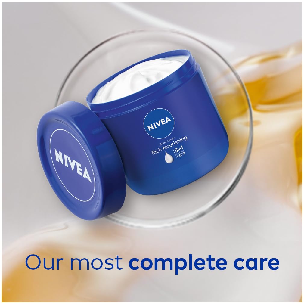 Flacon ergonomique NIVEA, facilité d'utilisation et hydratation longue durée.