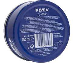 Texture crémeuse NIVEA sur emballage métallique, prêt à hydrater rapidement.