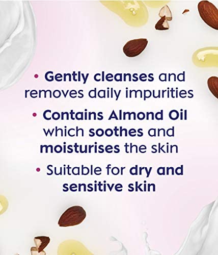 Mousse douce du Lavage Crème Daily Essentials enveloppant la peau lors du rinçage
