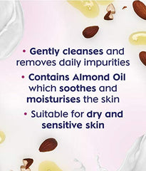 Mousse douce du Lavage Crème Daily Essentials enveloppant la peau lors du rinçage