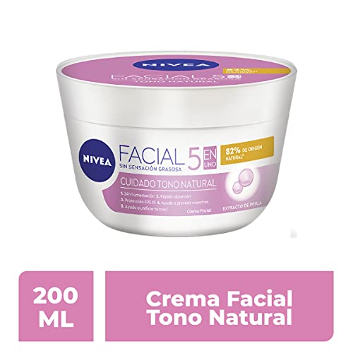 Crème visage NIVEA Éclaircissant Naturel, application douce sur le visage.
