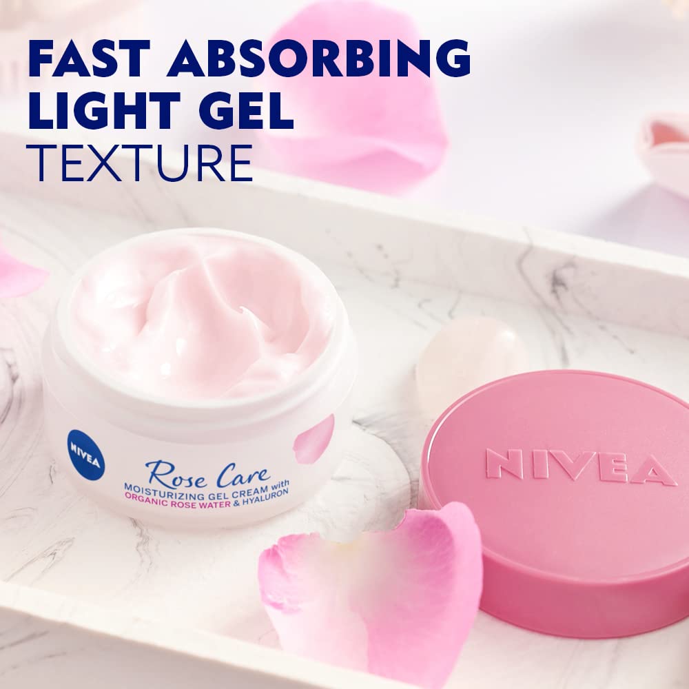 Application facile en massage sur le visage avec NIVEA Rose Gel Crème.