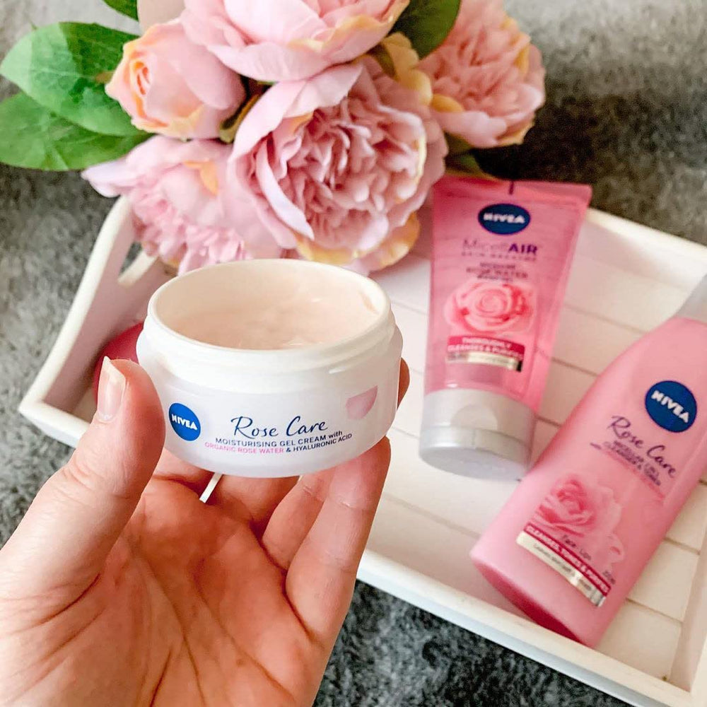 Emballage élégant de la Crème Gel Rose NIVEA.