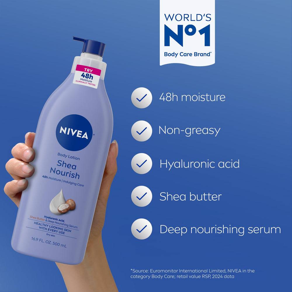 NIVEA Shea Nourish crème au beurre de karité appliquée en douceur.