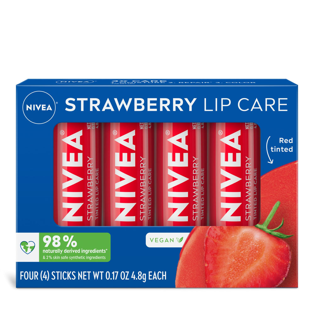 NIVEA Soin Lèvres Fraise en application, hydratation rapide et légère.