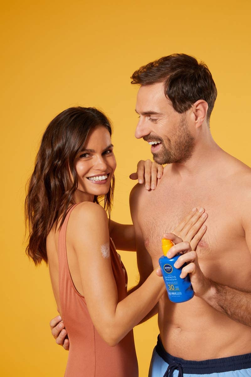 NIVEA Soleil Formule SPF30, soin léger qui pénètre facilement.