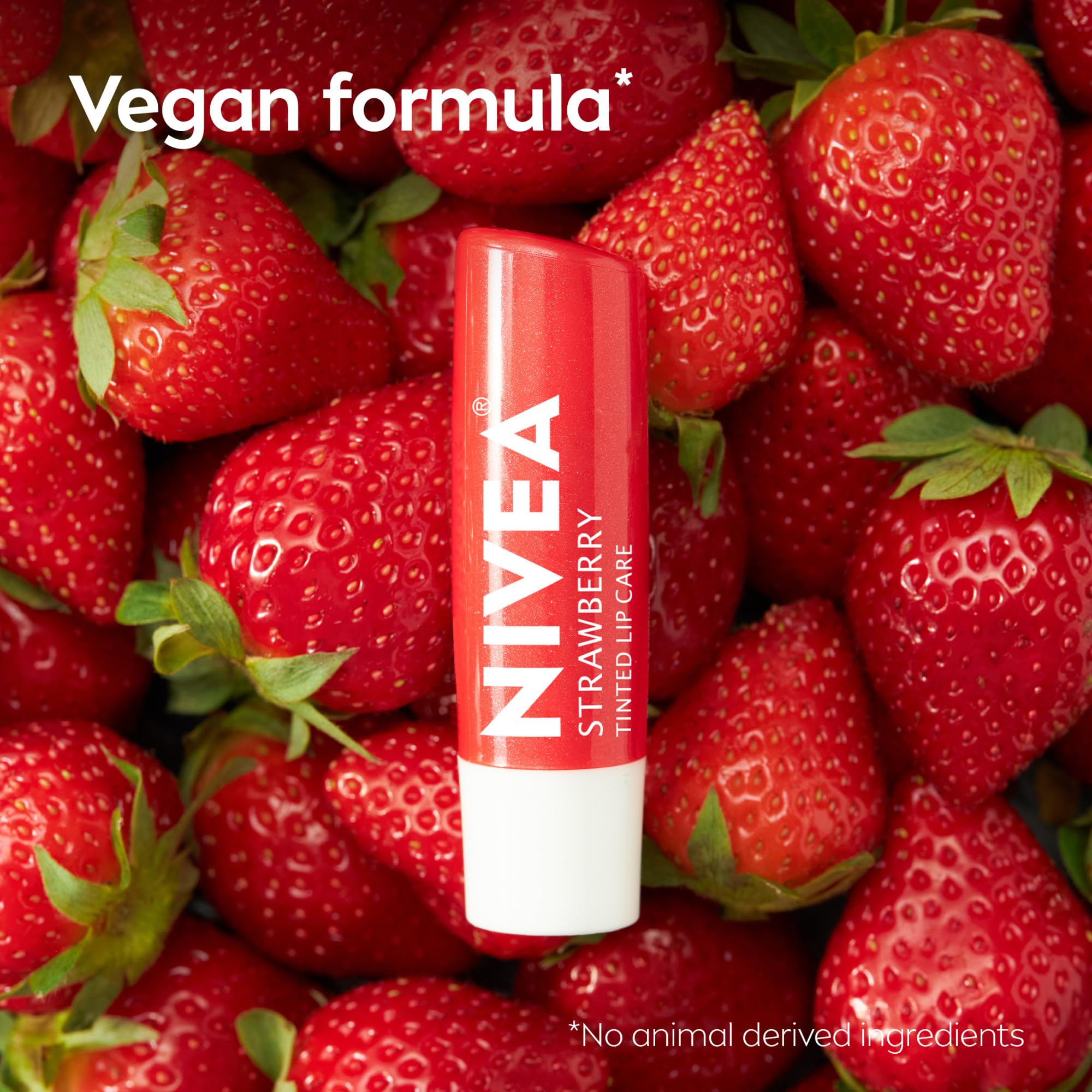 Texture crème du NIVEA Soin Lèvres Fraise appliquée sur les lèvres.