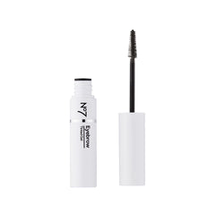 Gel Sourcils No7 – application precise grace a la brosse incurvee.
