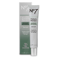 No7 Future Renew Serum visage - bouteille élégante prête pour une application rapide.