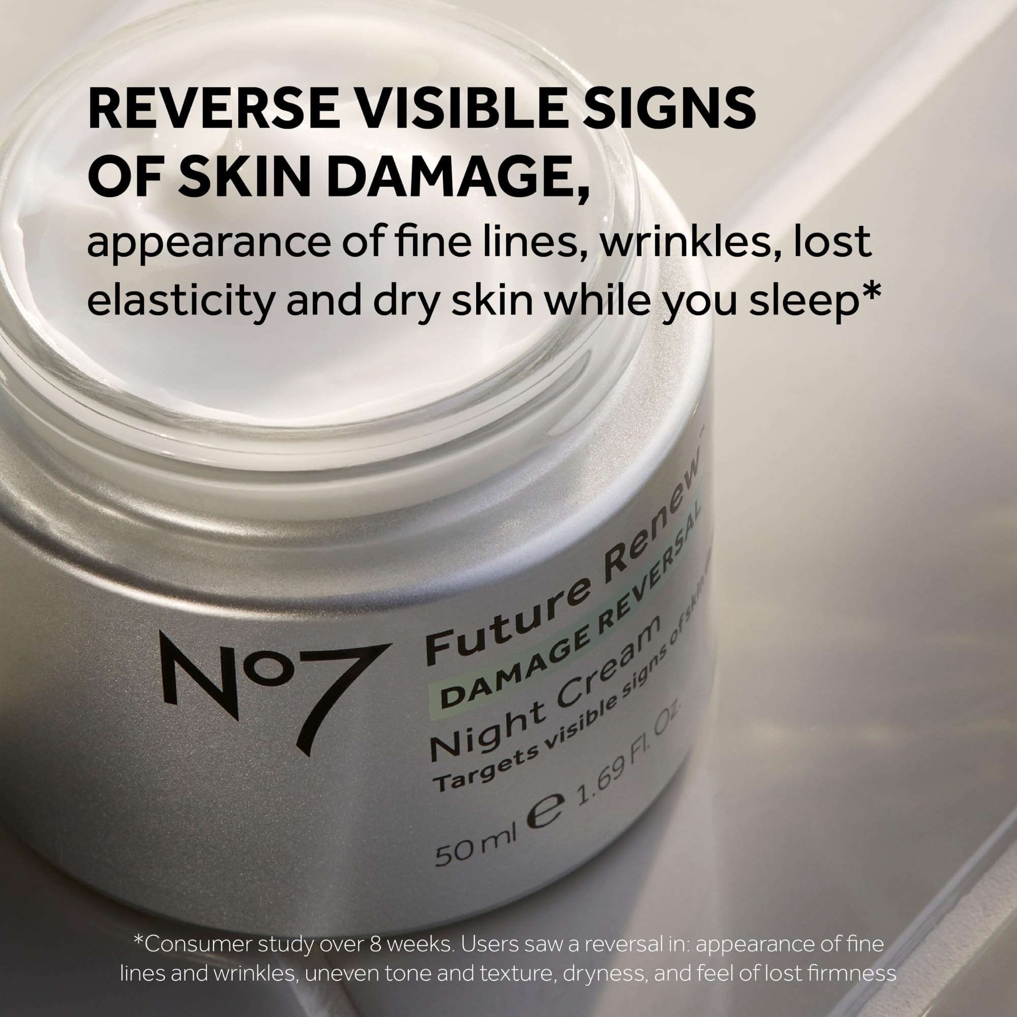 No7 Future Renew creme-nuit-peptide peut lisser visiblement les ridules.