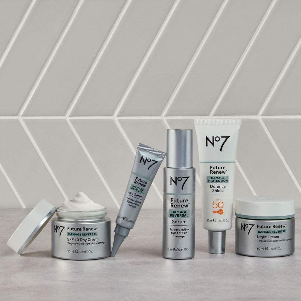 No7 Future Renew Defense Shield, flacon pratique pour retouches quotidiennes