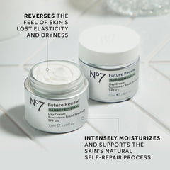 No7 Future Renew protection SPF25 protège contre les UV et favorise le renouvellement.
