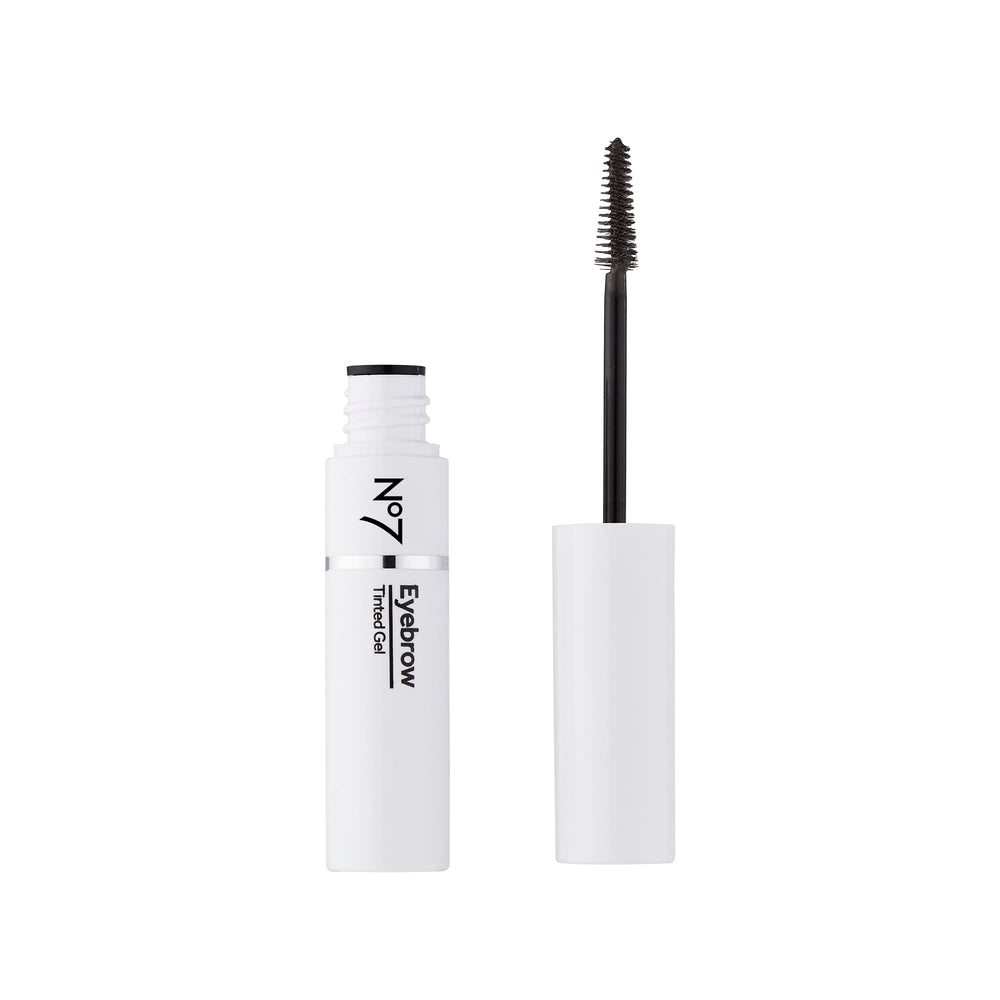 No7 Beautiful Eyebrows Gel – couleur naturelle obtenue grâce à l’extrait de poivre rose.