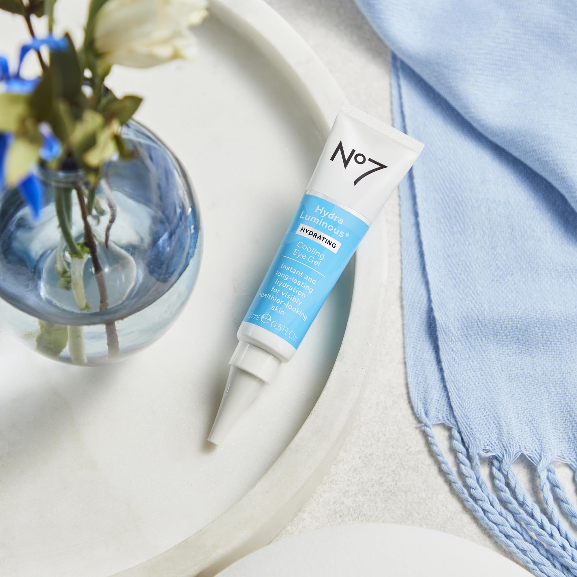 No7 HydraLuminous+ Ingrédients niacinamide: soutien de la barrière cutanée.