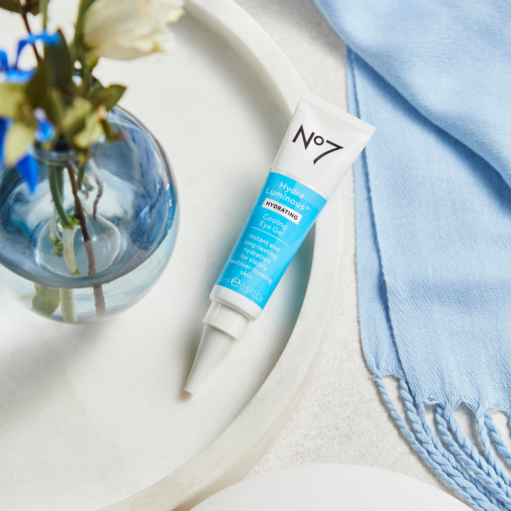 No7 HydraLuminous+ Ingrédients niacinamide: soutien de la barrière cutanée.