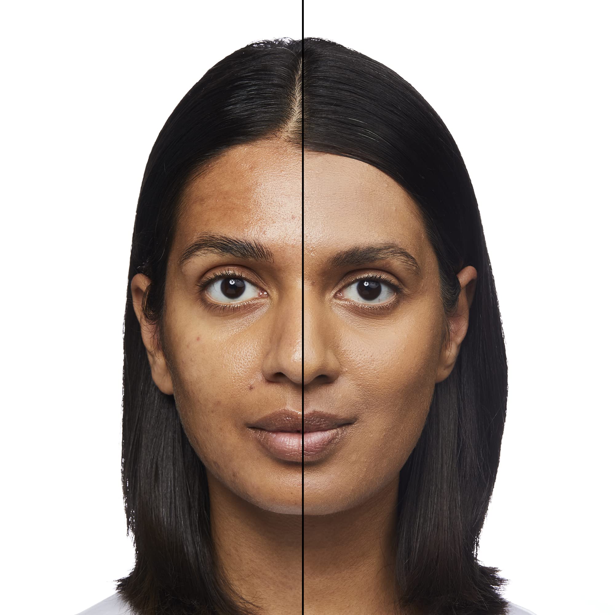 Application avec les mains du No7 HydraLuminous Skin Tint pour un teint uniforme