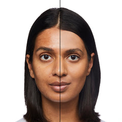 Application avec les mains du No7 HydraLuminous Skin Tint pour un teint uniforme