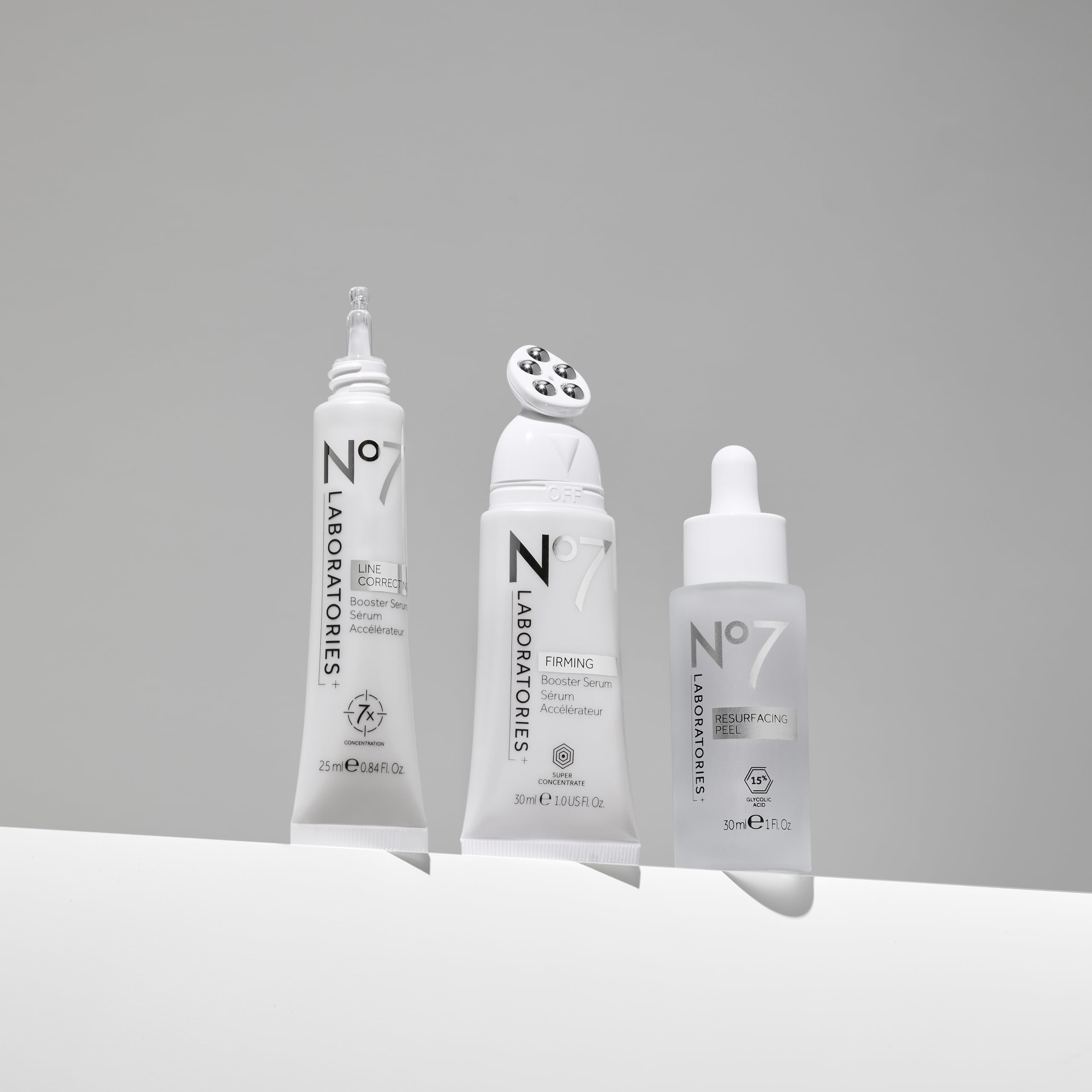 Application ciblée sur la mâchoire avec le sérum No7.