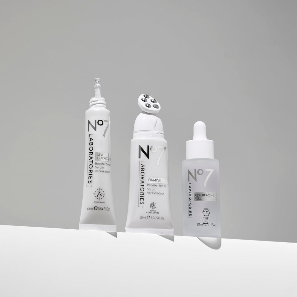 Application ciblée sur la mâchoire avec le sérum No7.