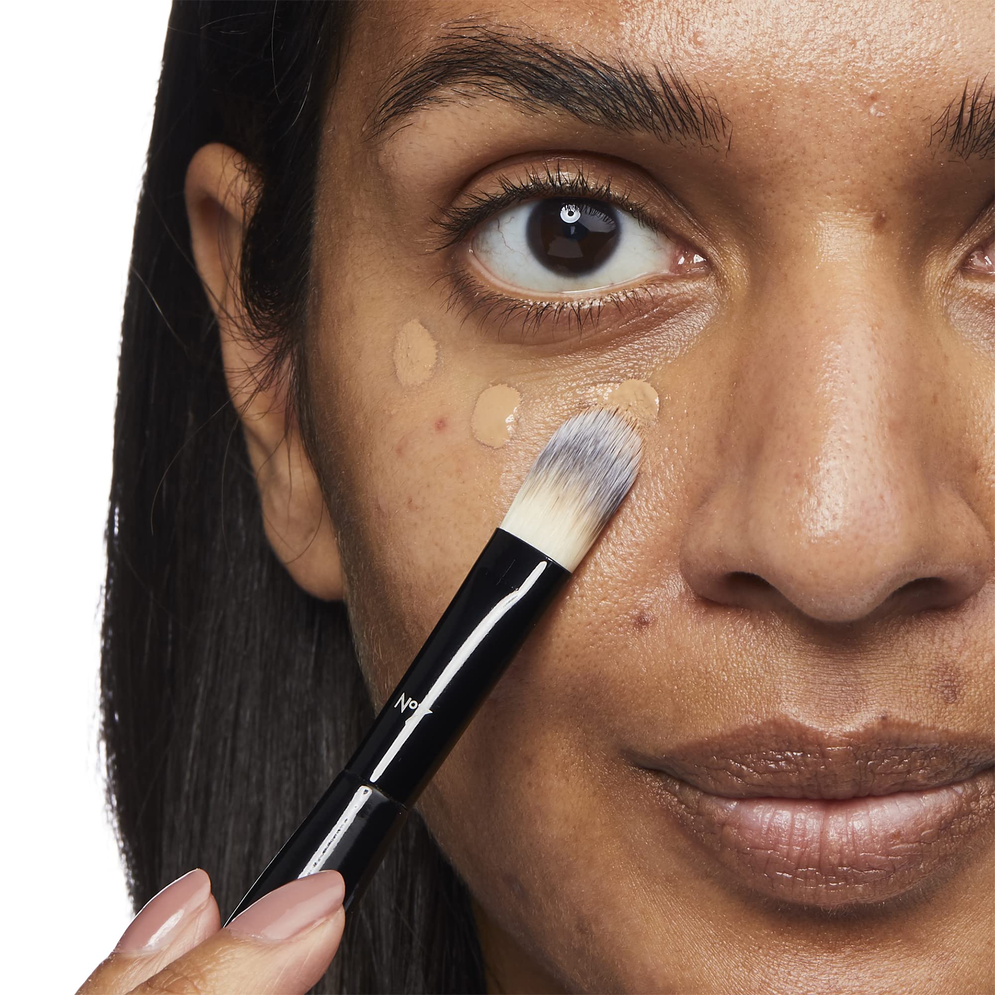 Effet anti-âge et brillance subtile grâce à No7 Lift & Luminate