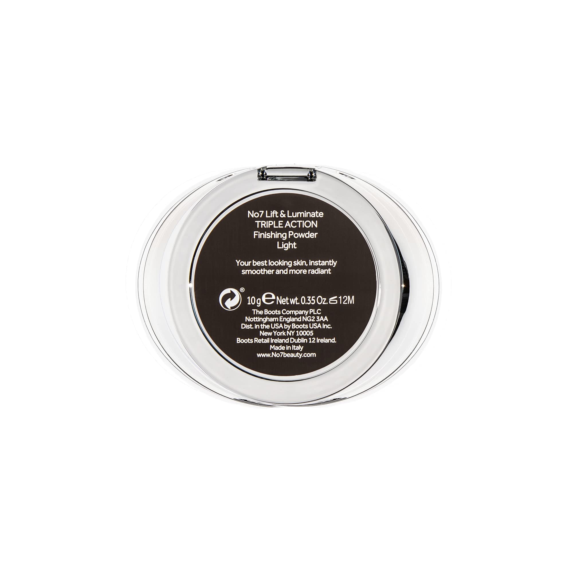 No7 Lift & Luminate: application au pinceau pour une fixation légère et durable.