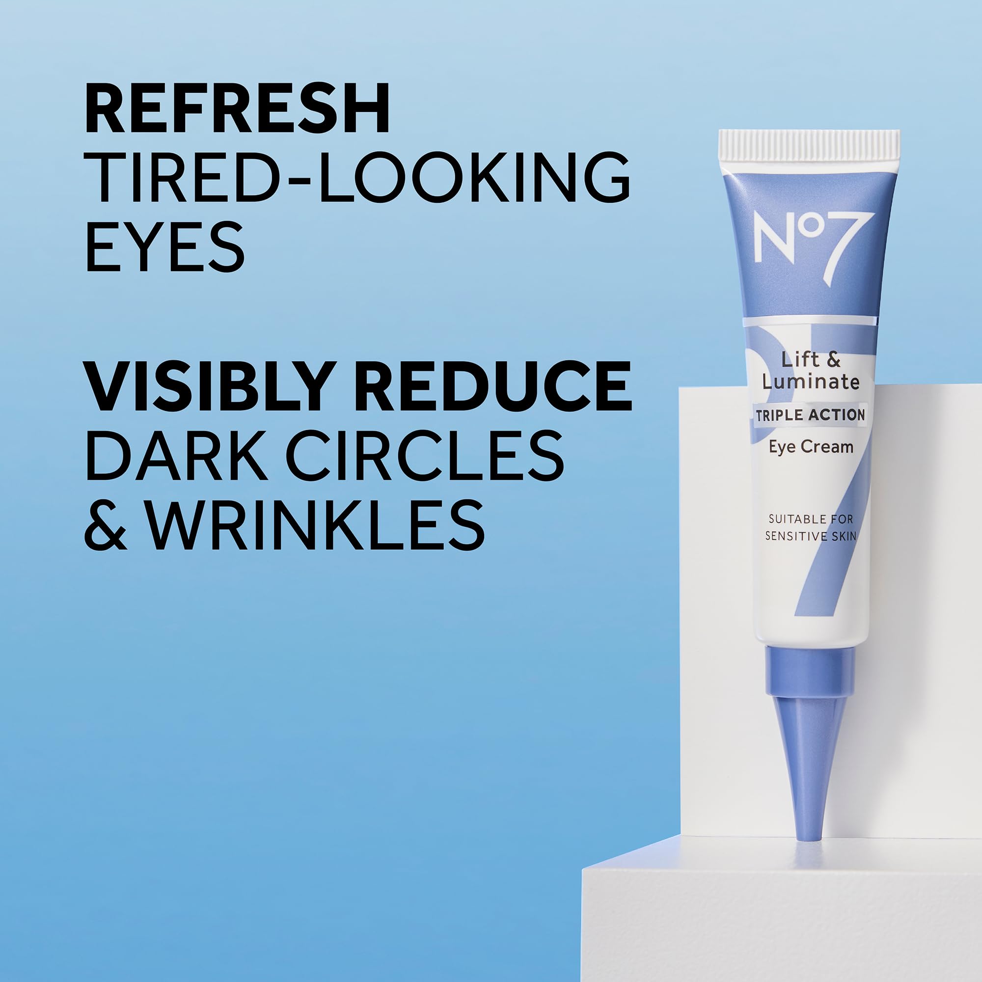 No7 Lift & Luminate crème yeux, texture riche pour nourrir le contour des yeux.