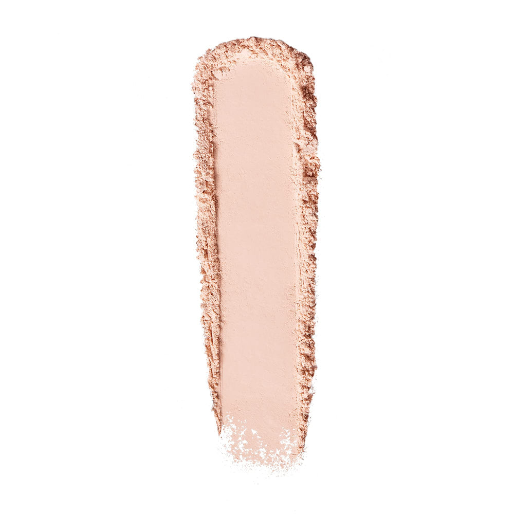 No7 Lift & Luminate: rendu éclatant sur le visage avec une couvrance naturelle.