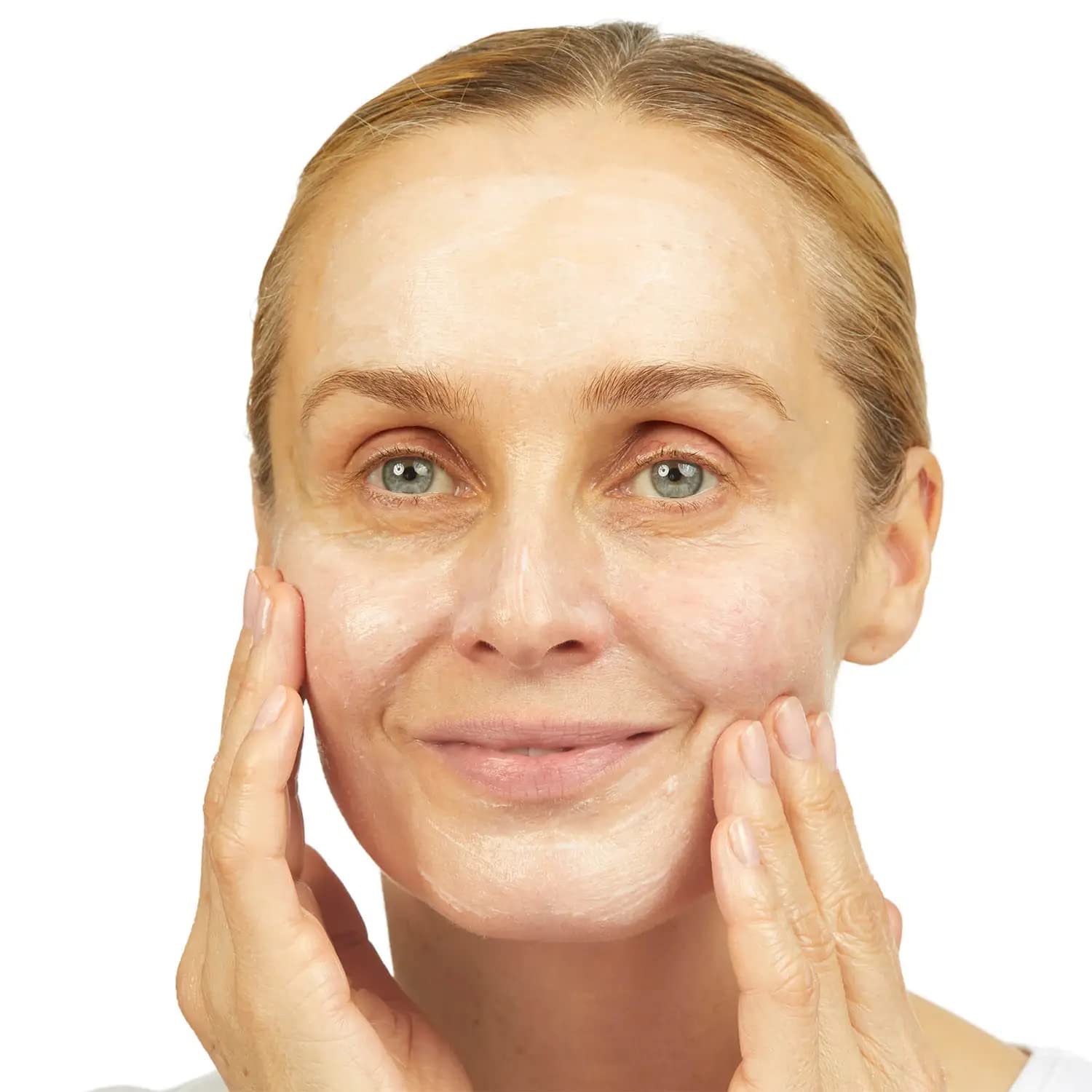 No7 Lift & Luminate – pores minimisés pour une peau plus nette.