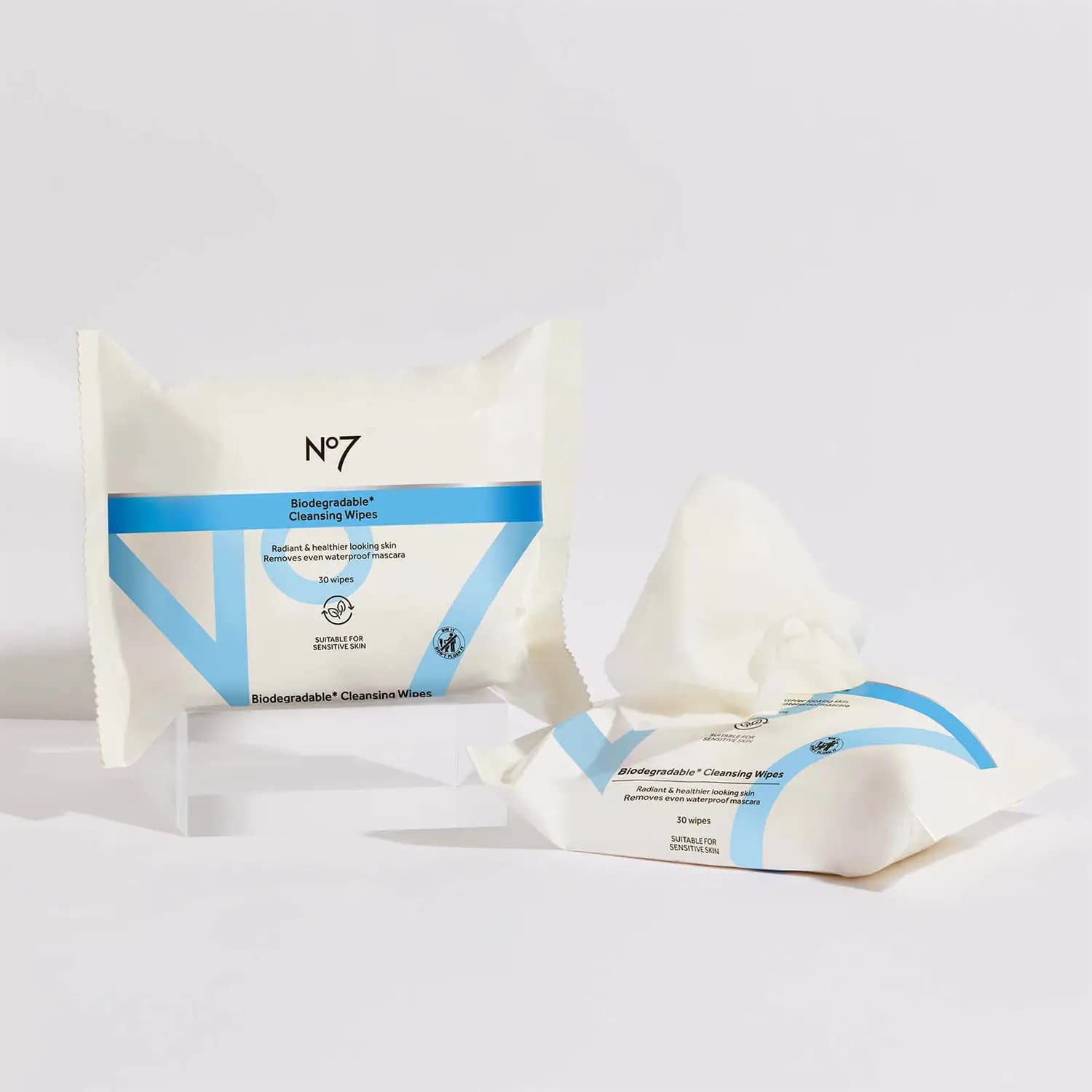 Lingettes No7 vitamine-b5-hamamelis-fenouil apportant douceur et revitalisation au soin quotidien.