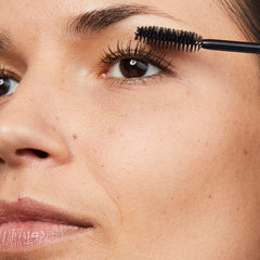 No7 Mascara Impact démontrant un volume immédiat après une couche