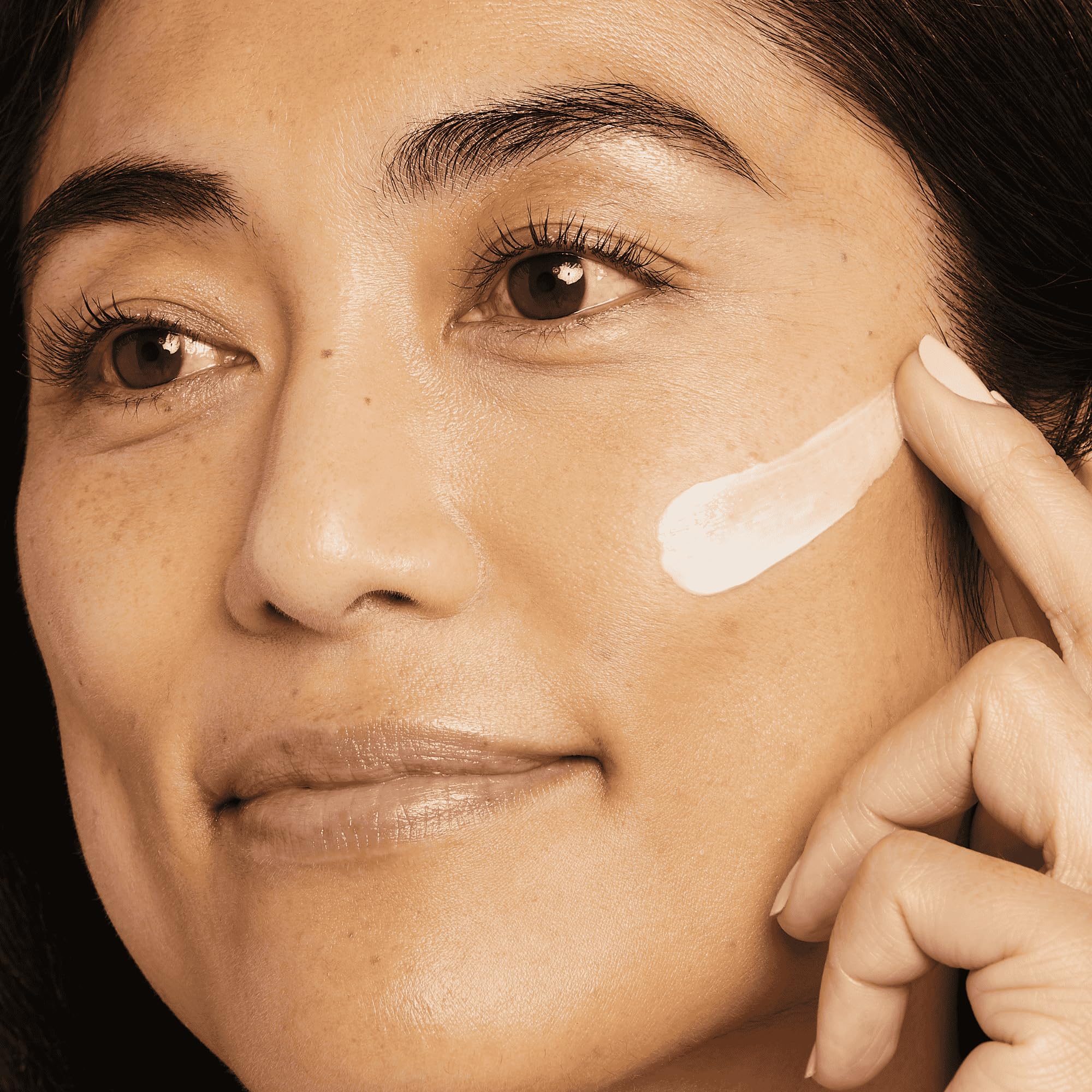 Technologie Matrixyl 3000+ et peptides présentés avec la crème nocturne No7.