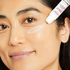 No7 Menopause Anti-Cernes Yeux : aide à atténuer l'apparence des cernes.
