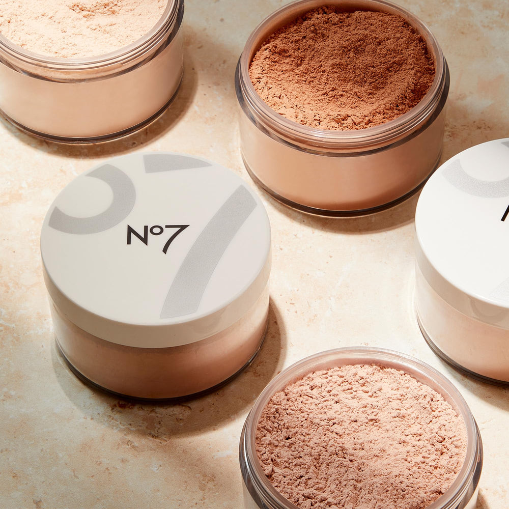 No7 Poudre Libre Compact Portable — pratique à emporter pour des retouches.