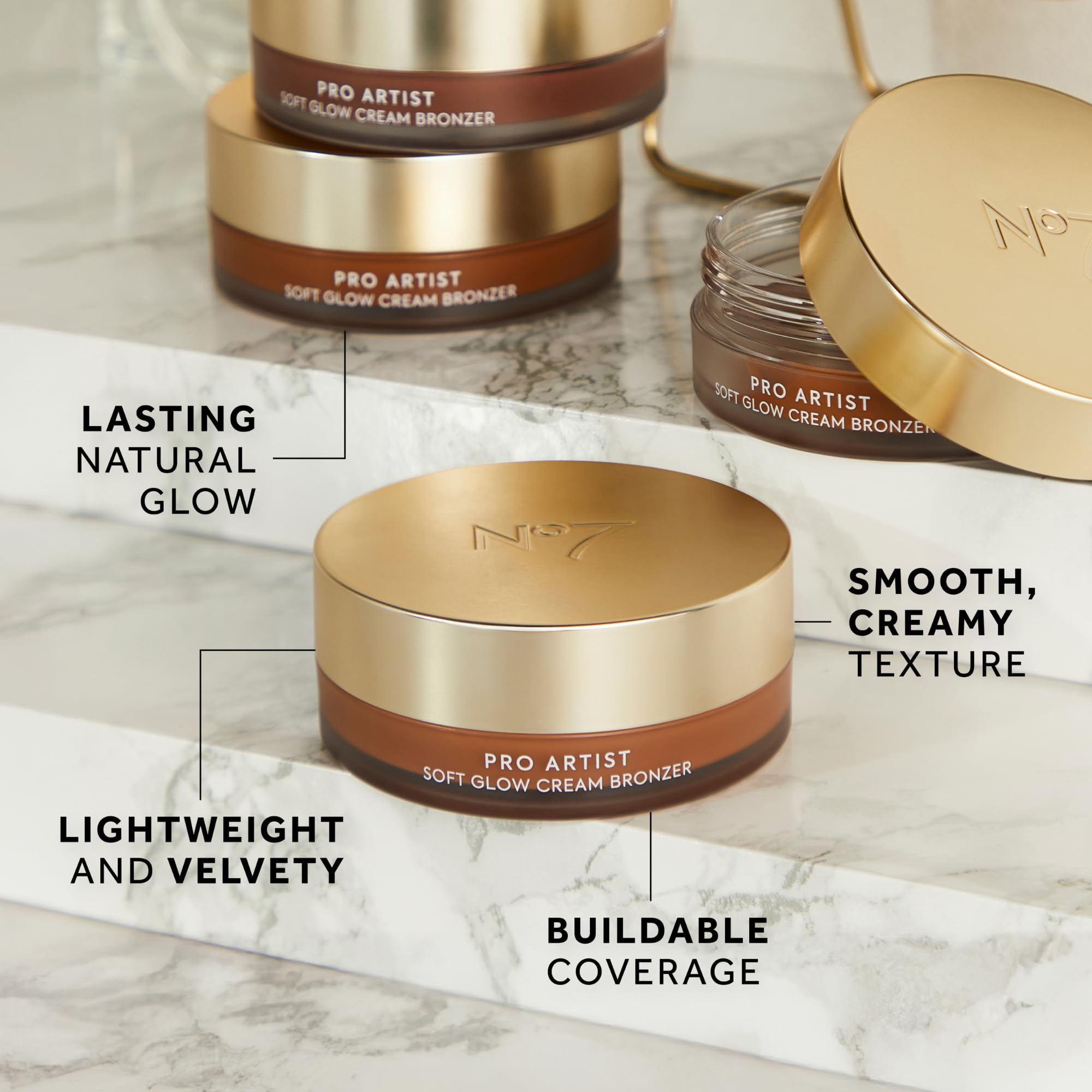 Fini lumineux pouvant durer avec No7 Pro Artist Soft Glow Cream Bronzer.
