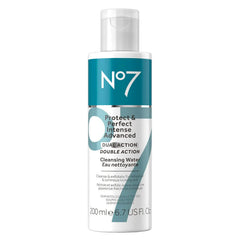No7 Protect & Perfect – eau nettoyante double action pour peau propre et hydratée.