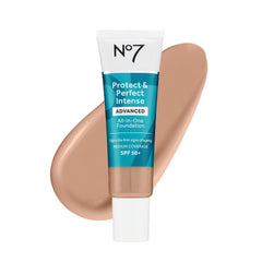 No7 Protect & Perfect flacon Cool Beige, base hydratante et unifiante le teint.