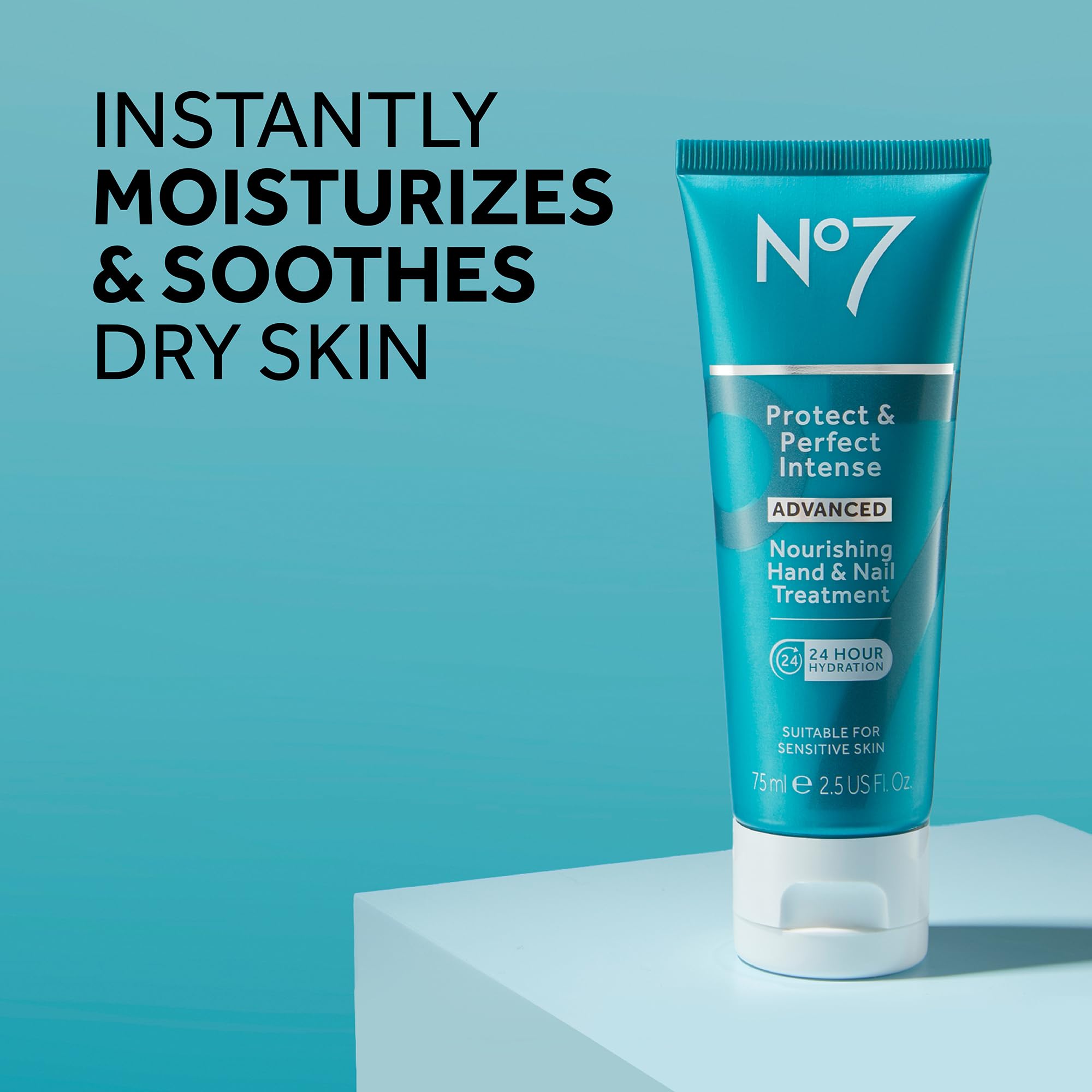 No7 Protect & Perfect, texture veloutée, absorption rapide sans résidu gras.