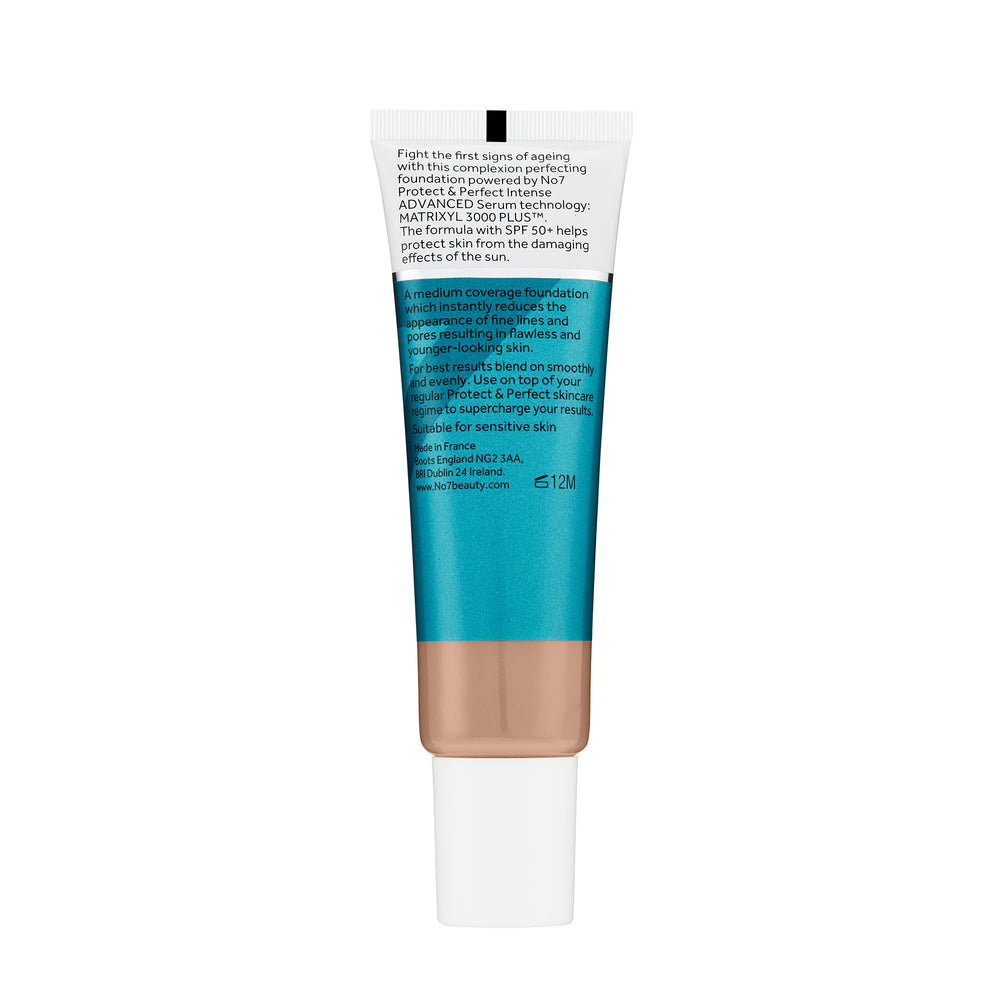 Protection SPF50 et antioxydants No7 Protect & Perfect pour la peau au quotidien.