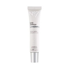 No7 Sérum Activateur d'Éclat – bouteille élégante révélant l’éclat naturel de la peau