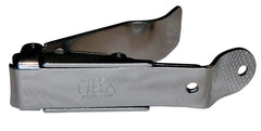 No-Mes ergonomic grip handle provides steady control during clipping.